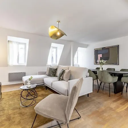 Amazing 4bedrooms Champs Elysees Apartment Paris